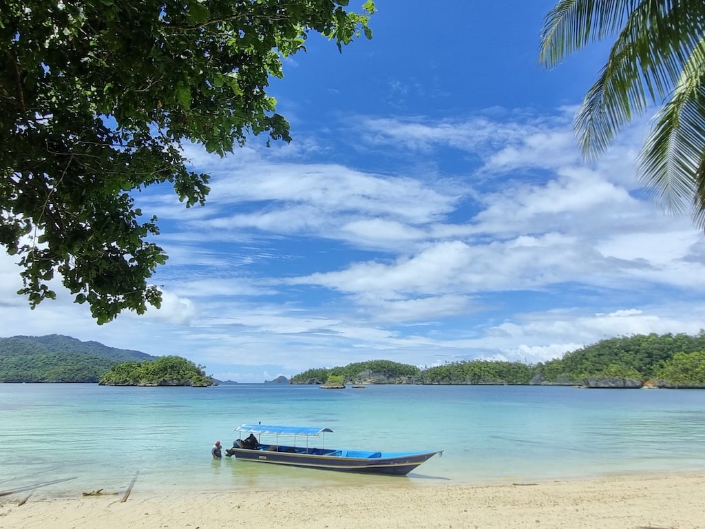 tour in kaimana and triton bay, papua indonesia