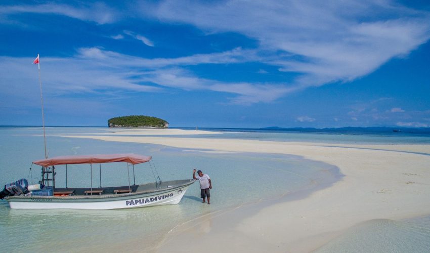 10. Diveboat Sandbank