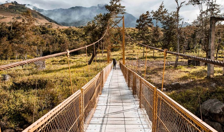 13. TBVR Baliem Valley - Suspension bridge